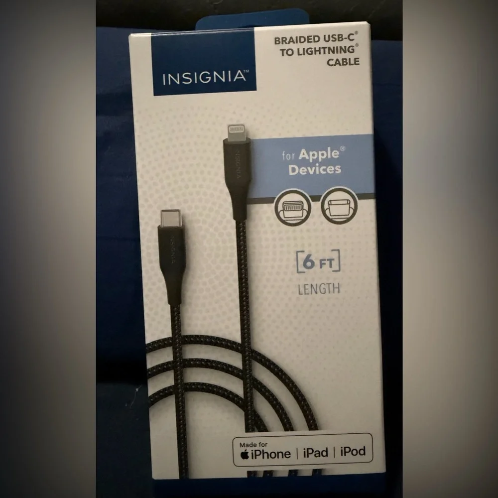 Insignia Braided USB-C to Lightning Cable - Black (6 ft)